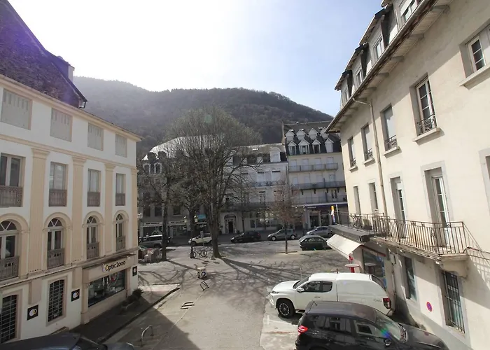 T2 Lumineux Centre Luchon, 4 Pers, Parking, Proche Thermes & Telecabine - Fr-1-313-230 アパート Bagnères-de-Luchon